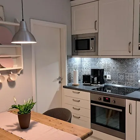 Small Stable - Charmantes Haeuschen Mitten In Appartement