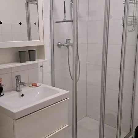 Small Stable - Charmantes Haeuschen Mitten In *