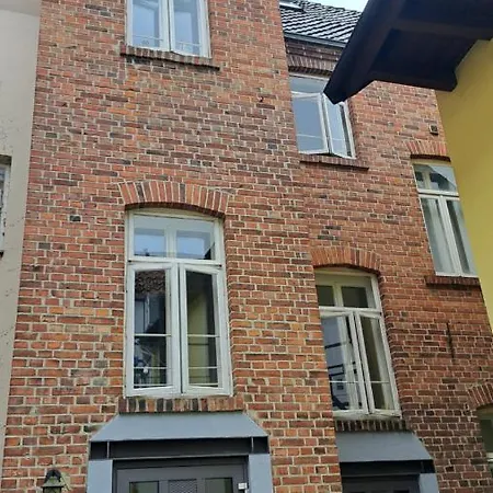 Small Stable - Charmantes Haeuschen Mitten In דירה