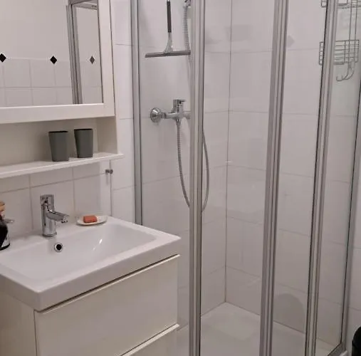 Small Stable - Charmantes Haeuschen Mitten In *